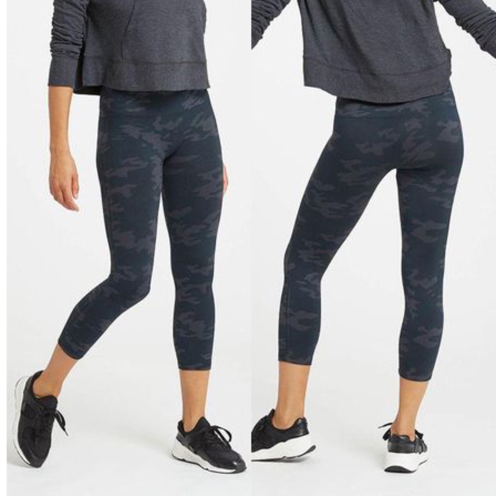 SPANX Look at Me Now Cropped Leggings in Dark Gray Green Camo Large